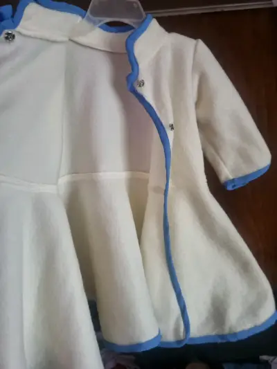 Vestido de niña elegante con flores y lazo - miniatura 3
