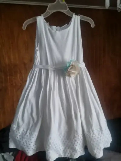 Vestido de niña elegante con flores y lazo - miniatura 4