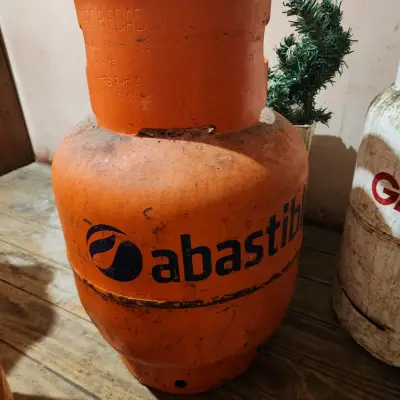Cilindros de gas 11 y 15 kilos. Usados - miniatura 1