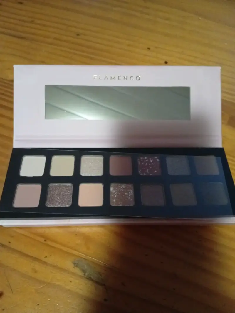 Paleta de sombras de ojos Flamenco con espejo