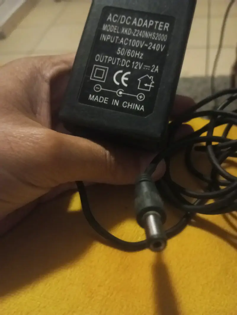 Adaptador de corriente AC/DC 12V 2A