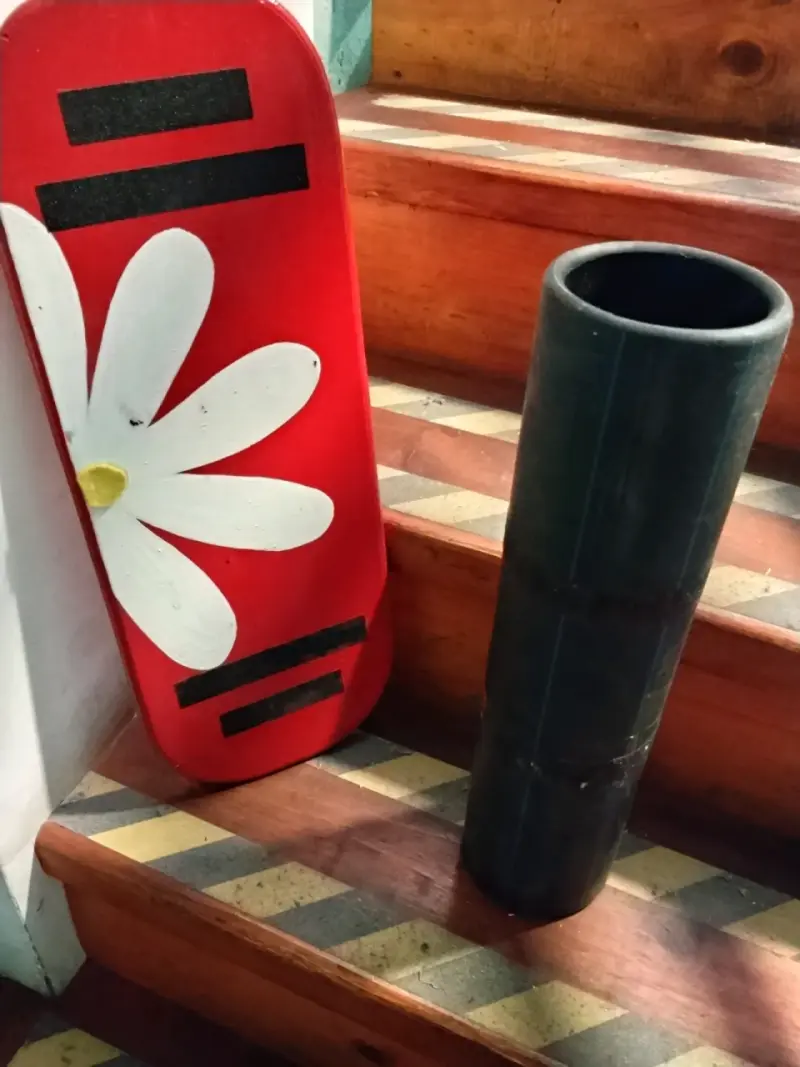 Tabla de equilibrio de madera con diseño floral - 1