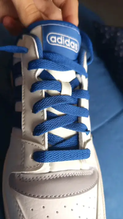 Zapatillas Adidas deportivas blancas y azules - miniatura 4