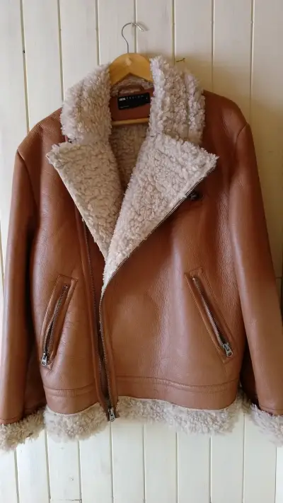 Chaqueta de cuero sintético con forro de borrego - miniatura 2