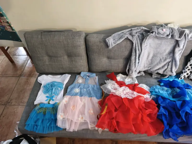 Lote de ropa de niña y niño nueva - 1