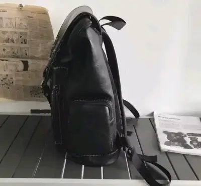 Mochila de cuero sintético negra UNISEX - miniatura 5
