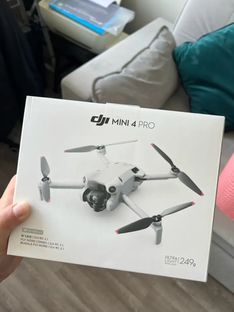 Drone DJI Mini 4 Pro Combo Fly More - 1