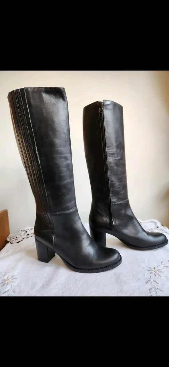 Botas largas de cuero - 1