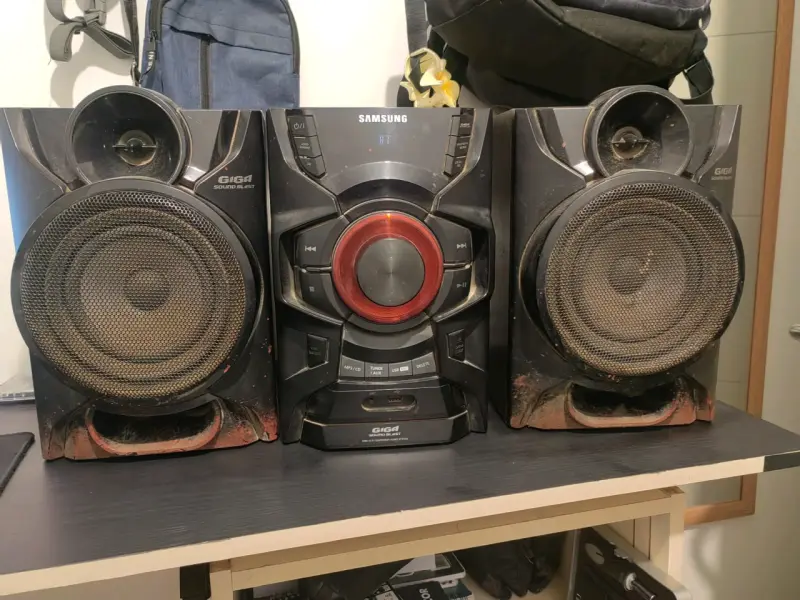 Sistema de sonido Samsung Giga Sound Blast con Bluetooth - 1