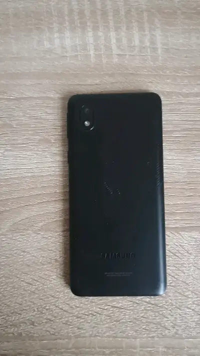 Smartphone Samsung Galaxy A01 en buen estado - miniatura 2