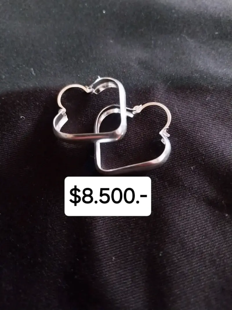 Aros de plata en forma de corazón