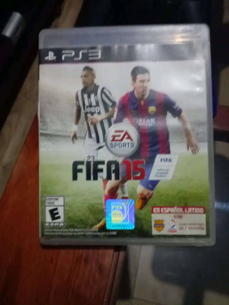 Consola PS3 con dos controles y juegos incluidos - 3