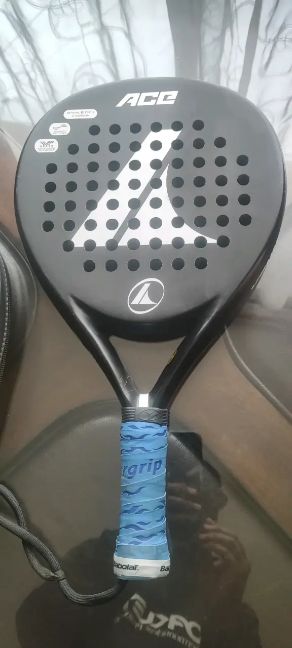 Pala de pádel ProKennex Ace con funda y accesorios - 3