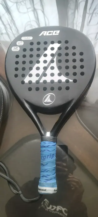 Pala de pádel ProKennex Ace con funda y accesorios - miniatura 3