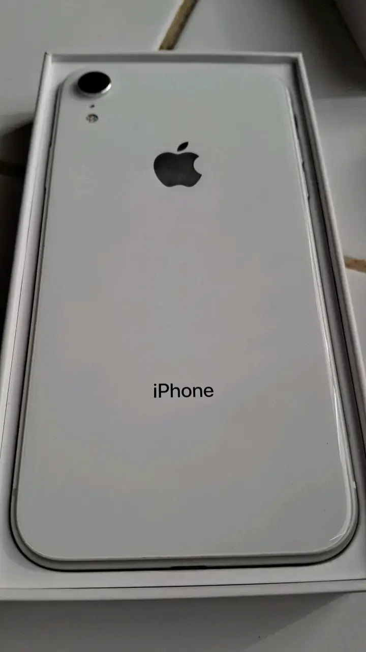 iPhone XR blanco en buen estado - 3