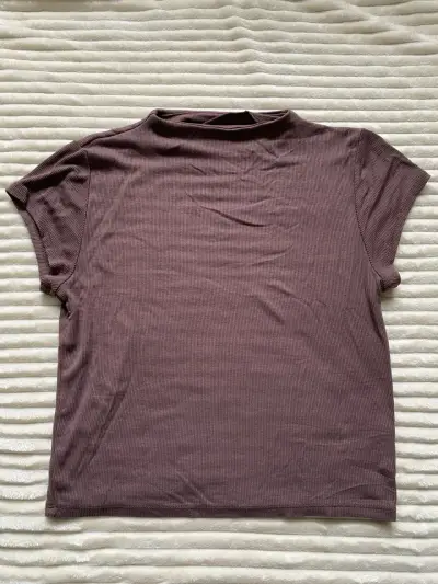 Polera de mujer color marrón estilo casual - miniatura 1
