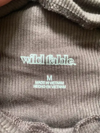 Polera de mujer color marrón estilo casual - miniatura 2