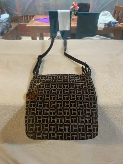 🖤 Bolso Tommy Hilfiger original – Monogram TH 🖤 - miniatura 1