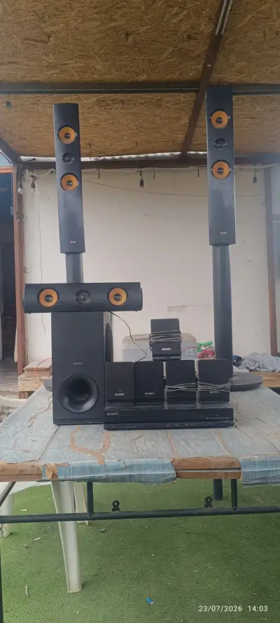 Sistema de sonido Sony y LG con parlantes - miniatura 1