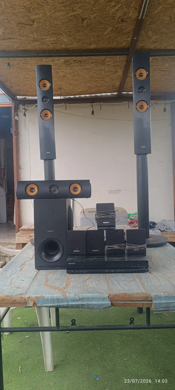 Sistema de sonido Sony y LG con parlantes - 2