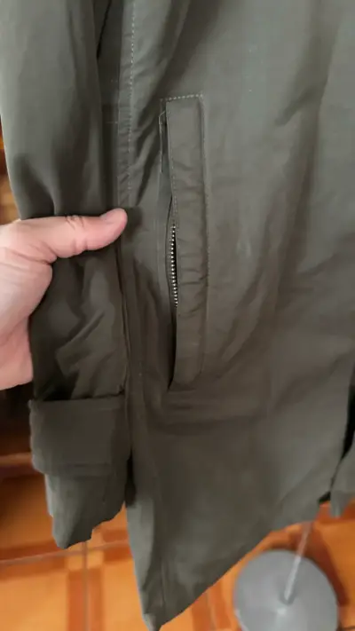 Abrigo delgado verde oliva para hombre con botones - miniatura 3