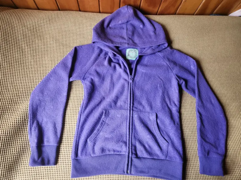 Polerón morado con capucha y cierre - 2