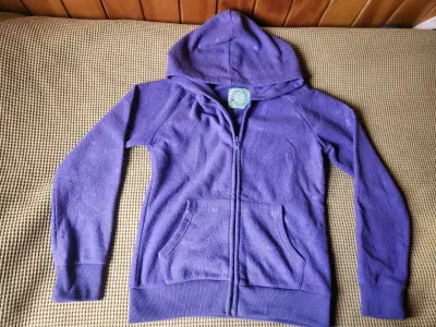 Polerón morado con capucha y cierre - miniatura 2
