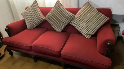 Juego de sillones y sofá rojo clásico - miniatura 2