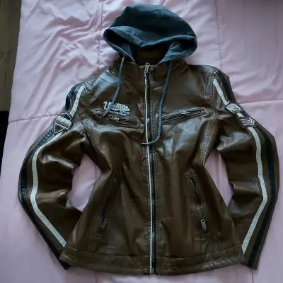 Chaqueta de cuero marrón con capucha - miniatura 1