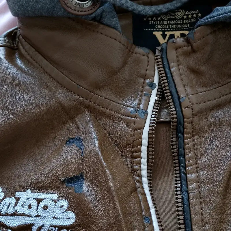 Chaqueta de cuero marrón con capucha - 5