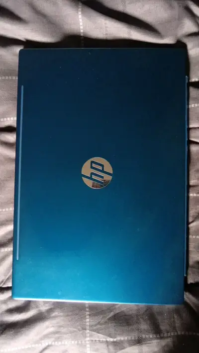 Laptop HP Pavilion Ryzen 5 con diseño elegante - miniatura 2