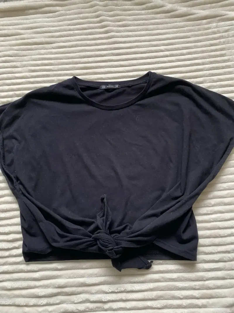 Polera negra con nudo para mujer talla M - 1