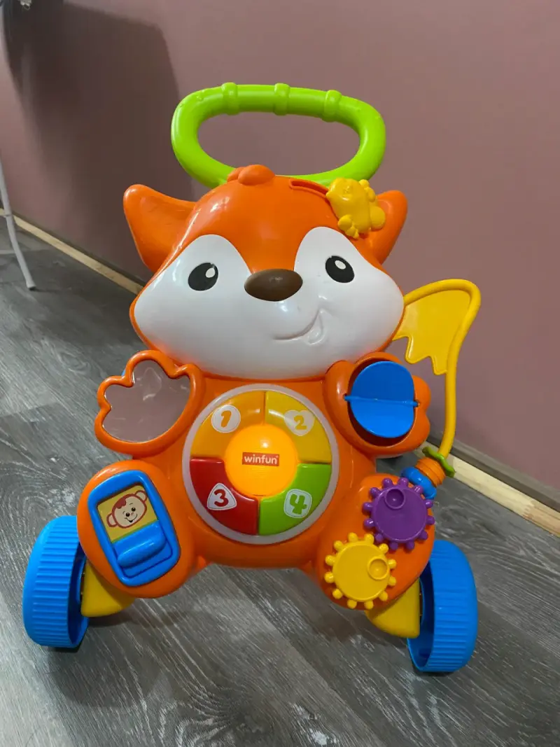 Andador infantil Winfun con actividades - 1