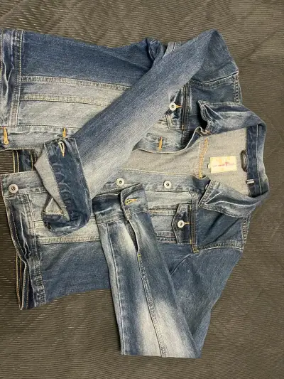 Chaqueta de mezclilla azul para mujer - miniatura 1
