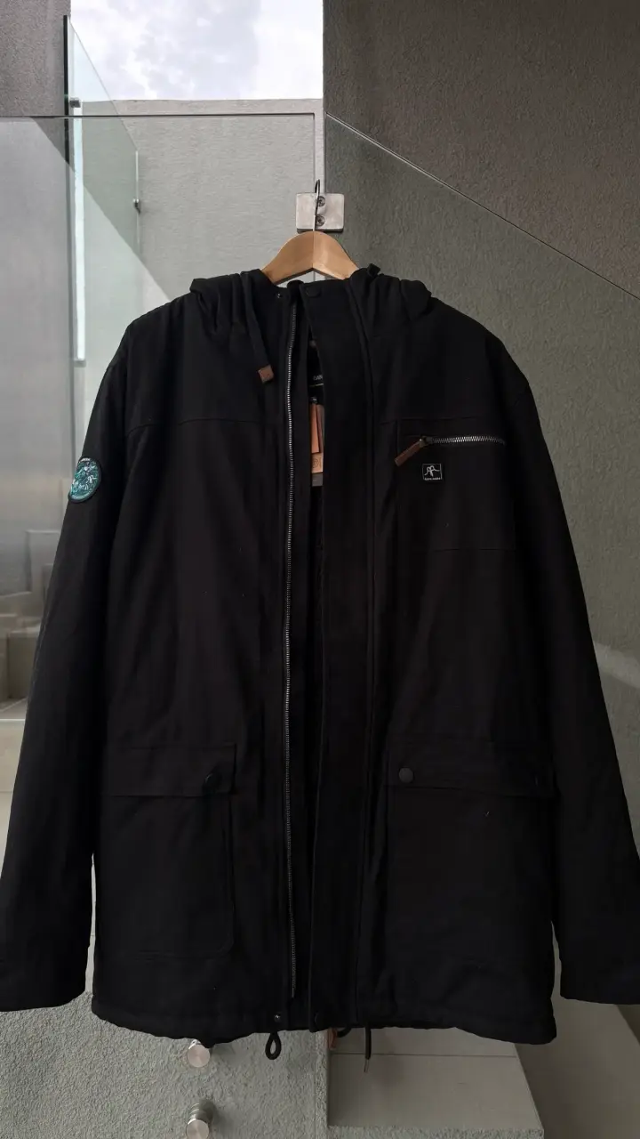 Parka negra con capucha para hombre - 1