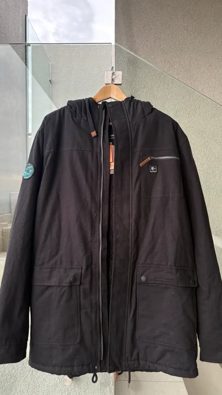 Parka negra con capucha para hombre - 2