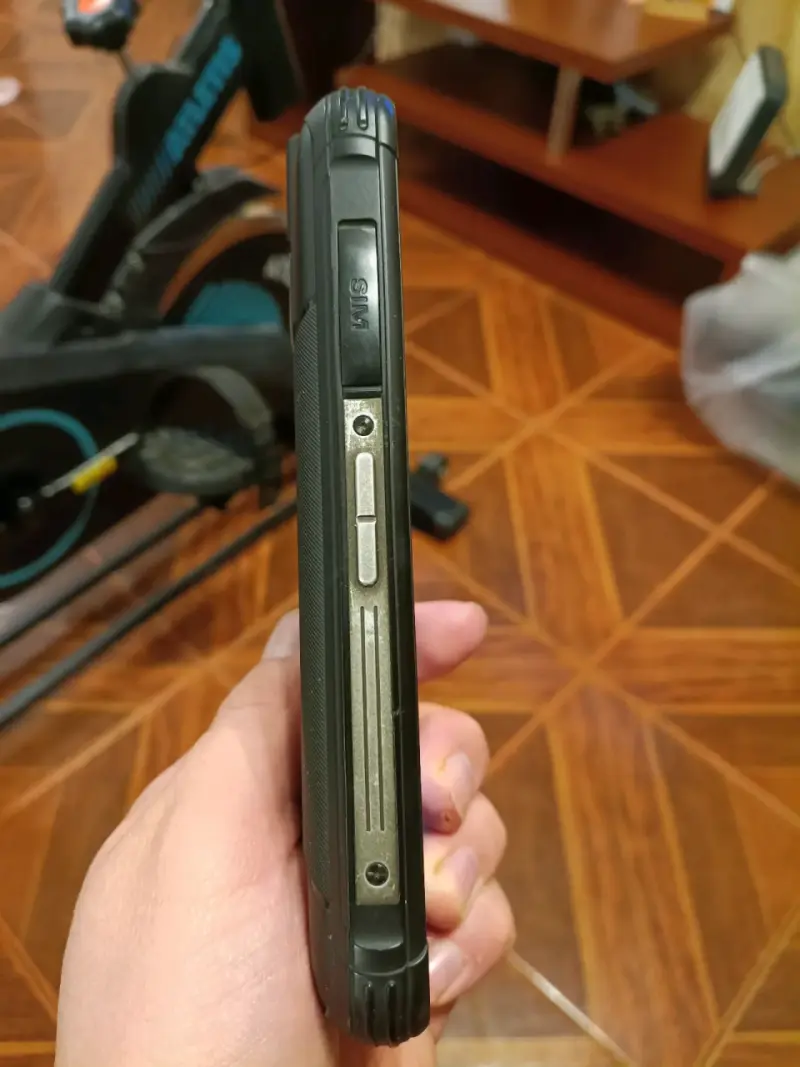 Smartphone resistente Cubot con triple cámara - 3