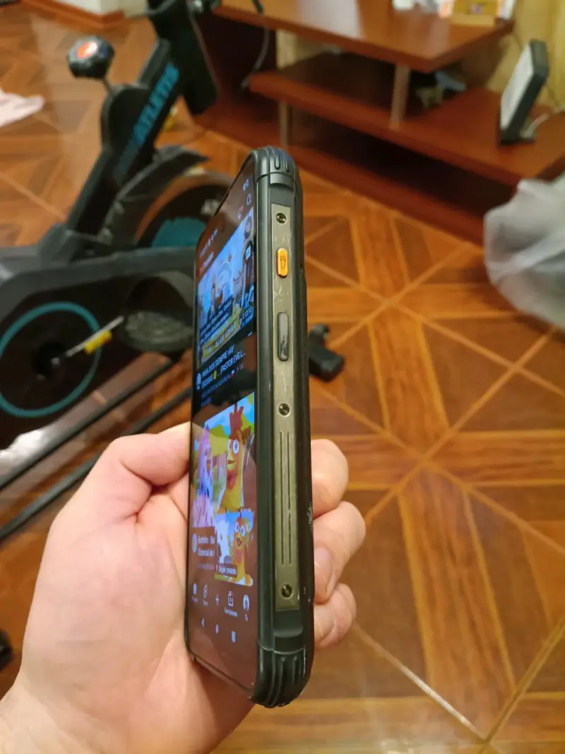 Smartphone resistente Cubot con triple cámara - 5