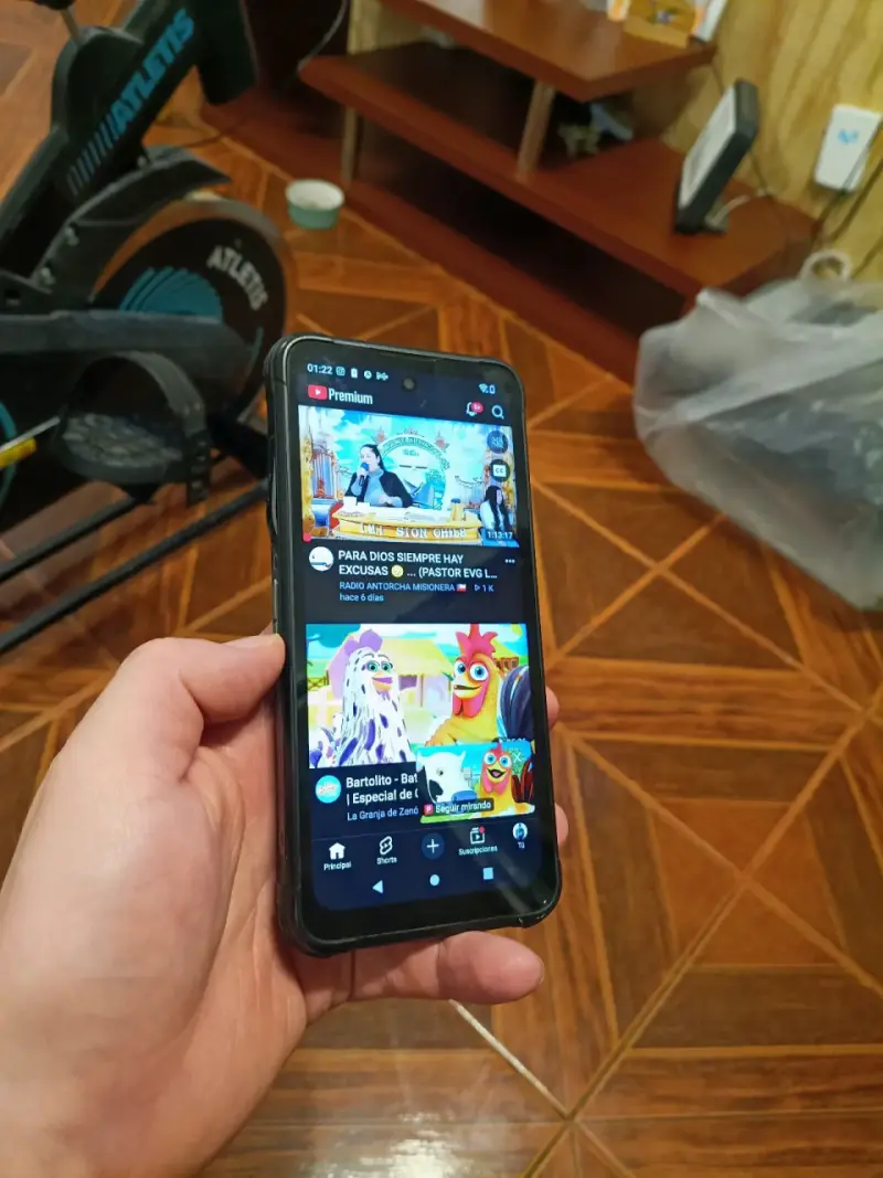 Smartphone resistente Cubot con triple cámara - 6