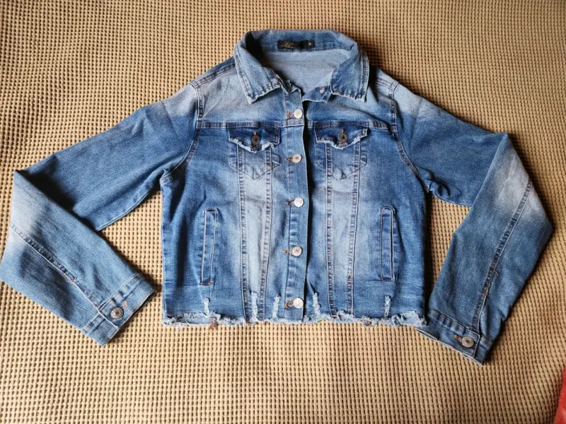 Chaqueta de mezclilla azul desgastada para mujer - 2