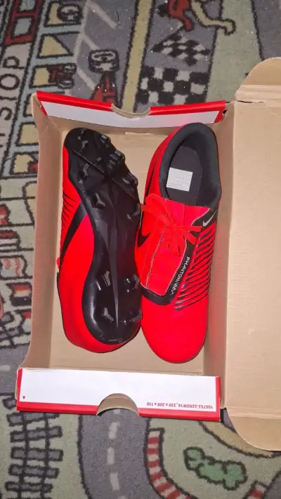 Botines de fútbol Nike Phantom Venom rojos - miniatura 1