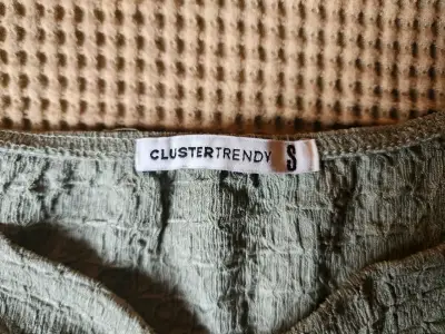 Polera verde de manga larga con textura - miniatura 3