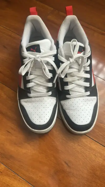 Zapatillas deportivas Puma blancas y negras - miniatura 1