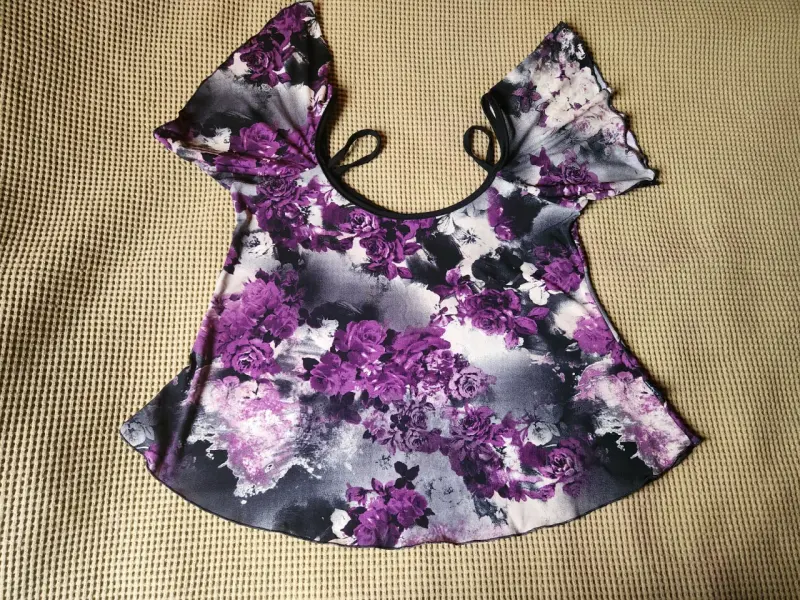 Blusa floral de mujer con diseño de rosas - 2