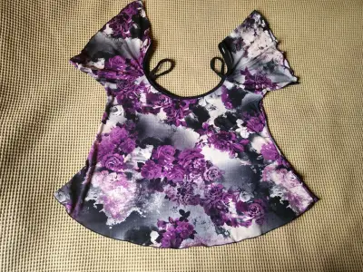 Blusa floral de mujer con diseño de rosas - miniatura 2