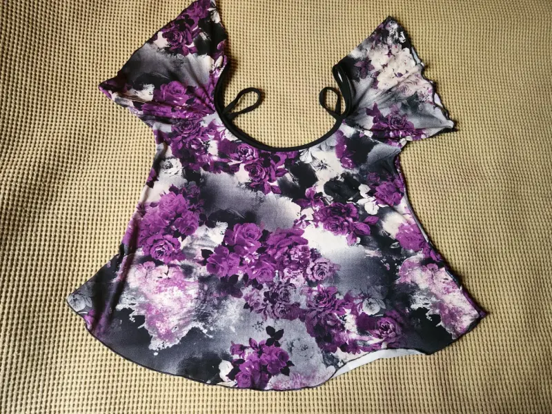 Blusa floral de mujer con diseño de rosas - 3