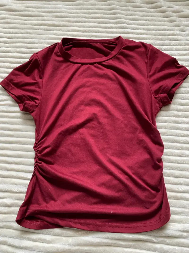 Polera roja de algodón para mujer