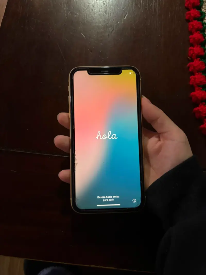 iPhone XR amarillo en buen estado - 1
