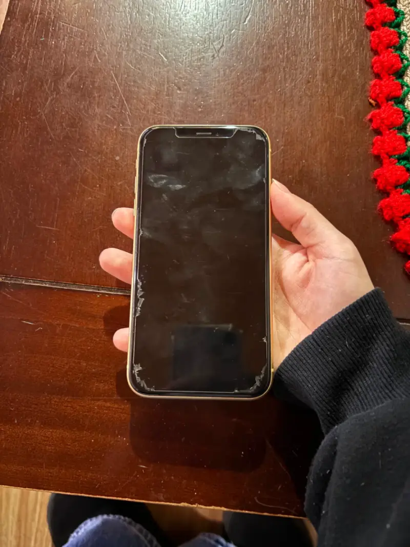 iPhone XR amarillo en buen estado - 2