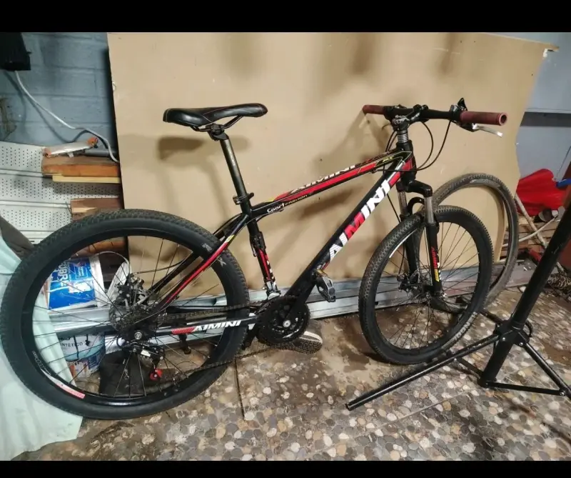 Bicicleta de montaña Amini con suspensión